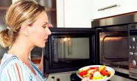 10 მიზეზი, რატომ არ უნდა გააჩეროთ სამზარეულოში მიკროტალღური ღუმელი