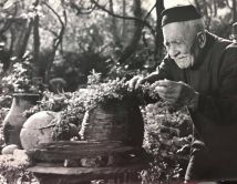 "გაიღო კარები და წელში მოხრილი, ხელებდაკოჟრილი მებაღე გამოჩნდა... ხელში ულამაზესი შემოდგომის თაიგულით... მოხუცი პატარძალს მიუახლოვდა..." - უცნობი ამბავი ცნობილ ქართველ მებაღეზე