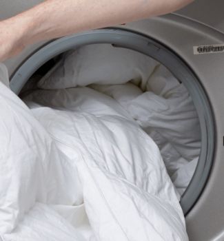 როგორ გავრეცხოთ საბანი, რომელიც სარეცხის მანქანაში არ ეტევა