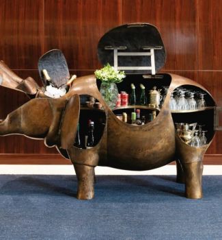 სოთბის  აუქციონზე ჰიპოპოტამის ფორმის ბარი 7 მილიონ დოლარად იყიდება